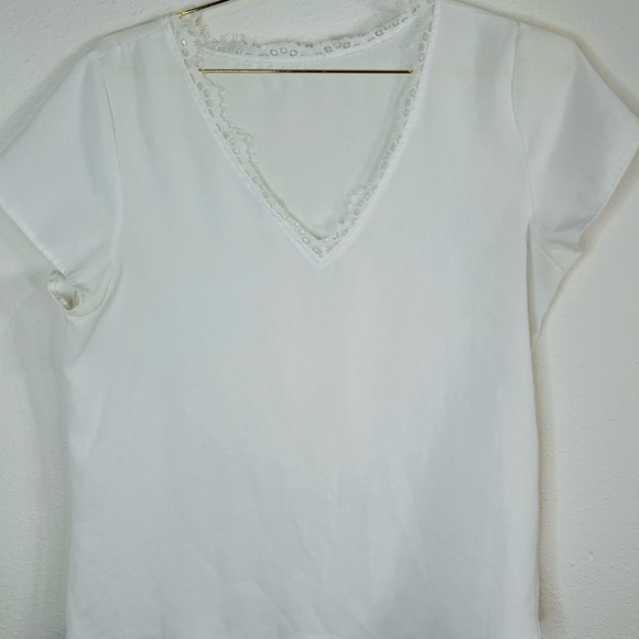 Unbranded White V-Neck Blouse with Lace Trim - Size Large Lightweight Top - Picture 3 of 7